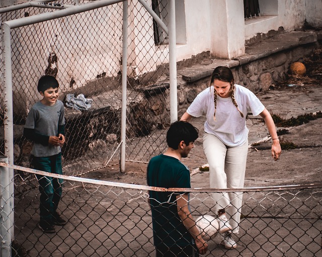 岌岌可危 岌岌可危